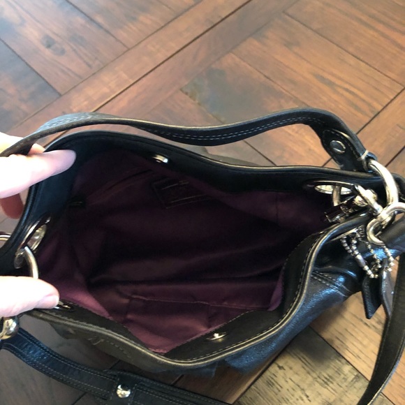 Coach, black leather shoulder or crossbody handbag - Picture 2 of 3